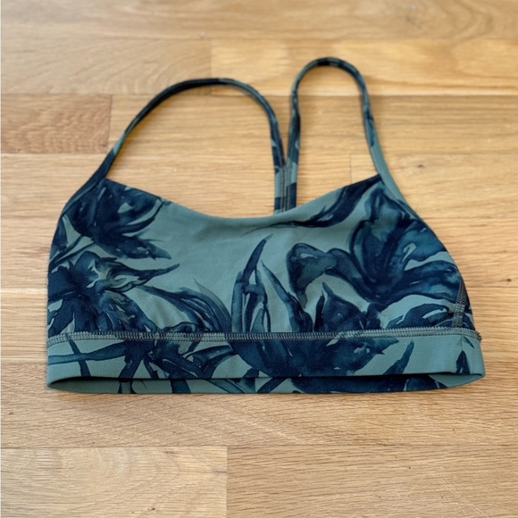 Lululemon Flow Y Nulu sports bra in a green and blue floral or botanical print - Picture 3 of 5